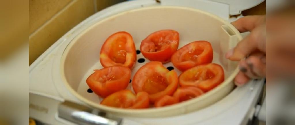 چطور در فر گوجه فرنگی را خشک کنیم