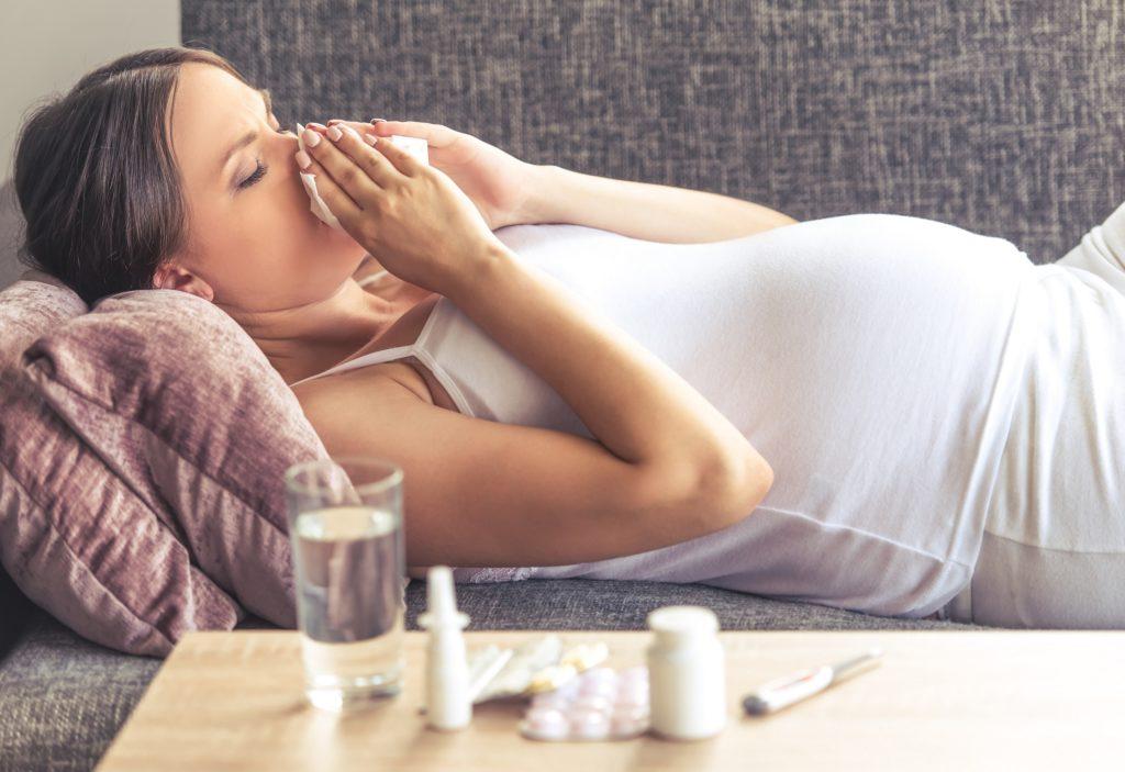 فواید نوشیدن آب ولرم در دوران بارداری