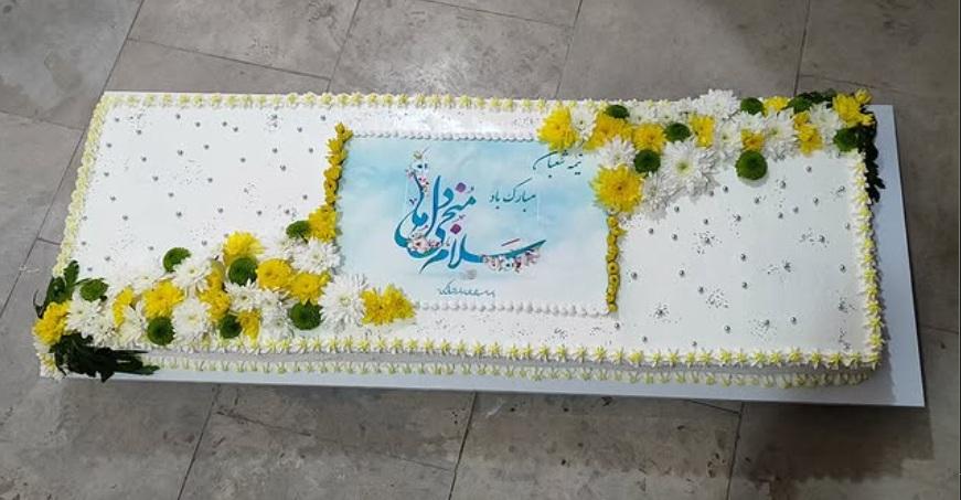 تزیین کیک نیمه شعبان با گل نرگس 2