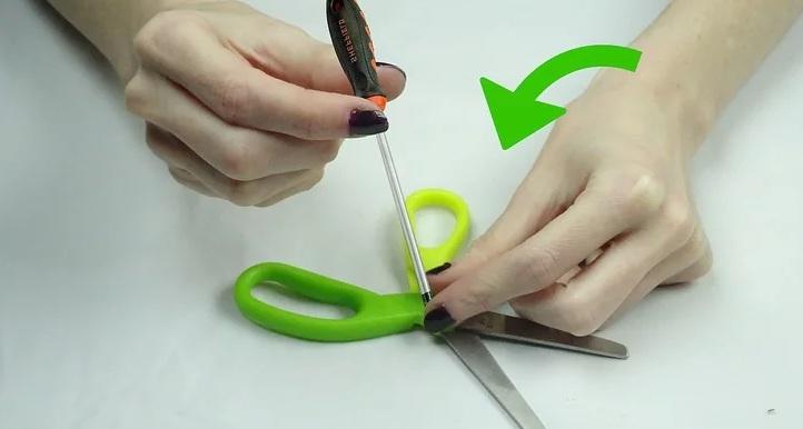 نحوه تیز کردن قیچی کند 9