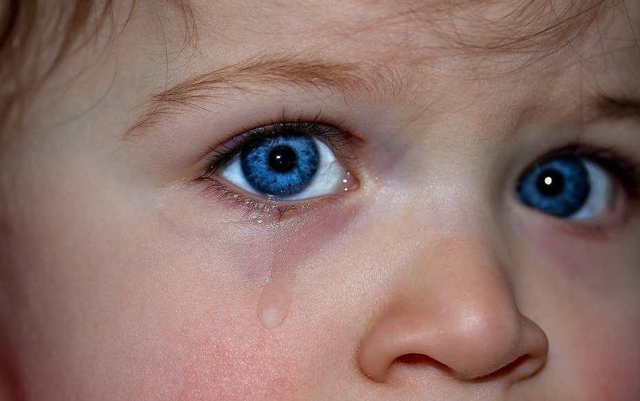 علت کبودی و قرمزی زیر چشم کودک