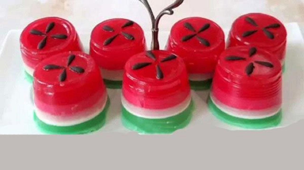 مدل ژله لیوانی هندوانه ای برای شب یلدا با یکبار مصرف