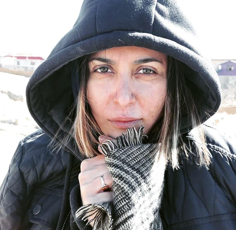 عکس مژده دایی در فرودگاه