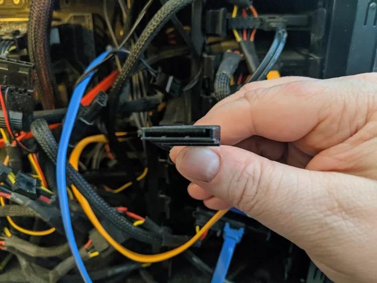 نحوه نصب یک SSD دوم در رایانه 5