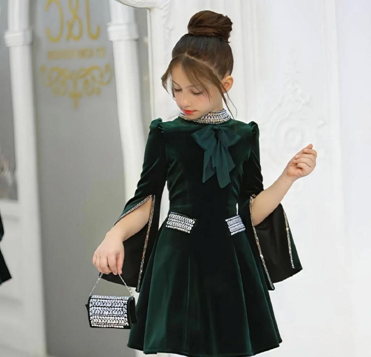 مدل لباس شب یلدا دخترانه سبز مخمل 2