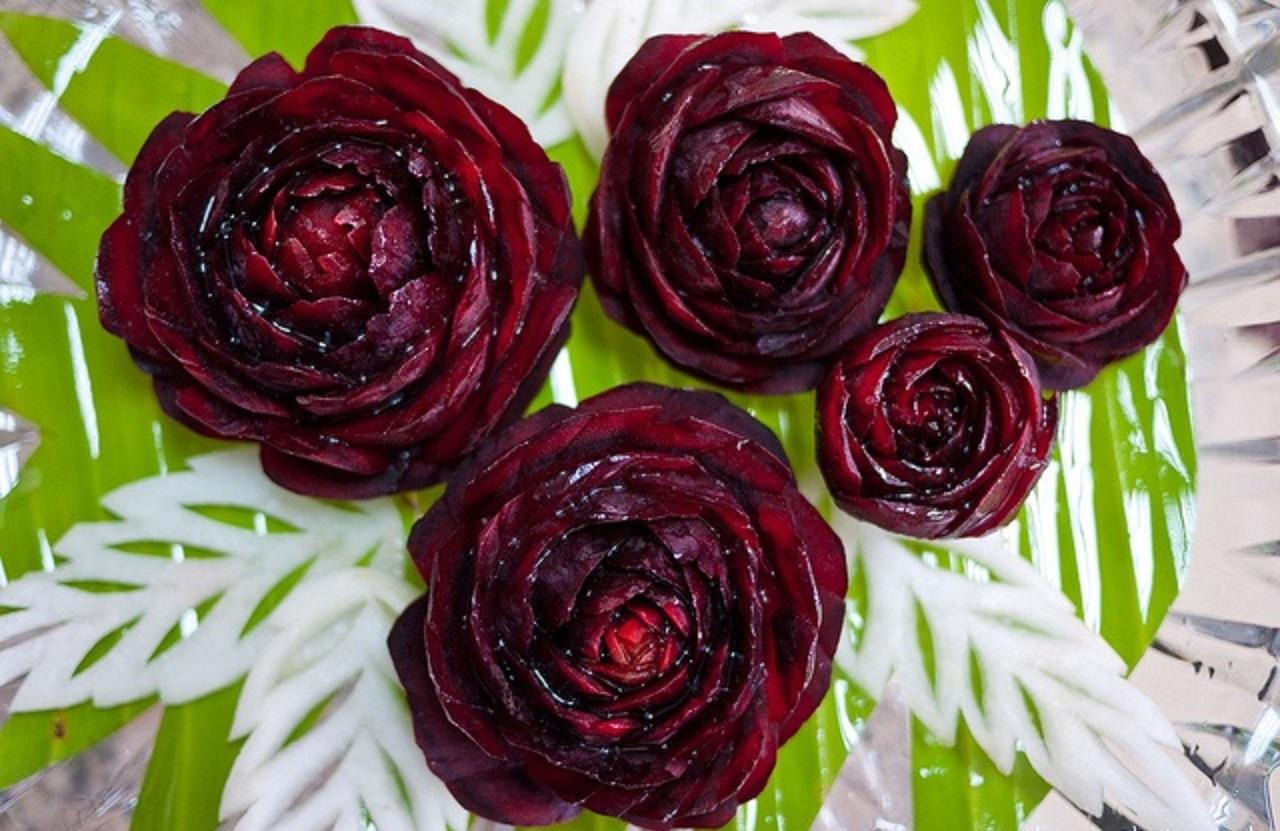 تزیین لبو یلدایی به شکل گل رز 1