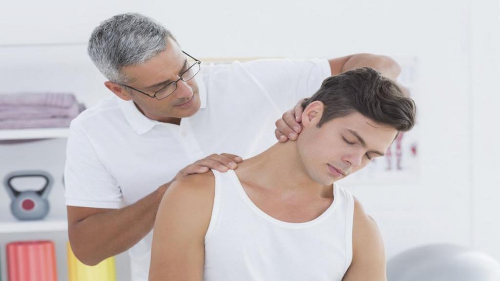 بررسی کامل علت درد گردن و درمان خانگی گردن درد ساده و کاربردی