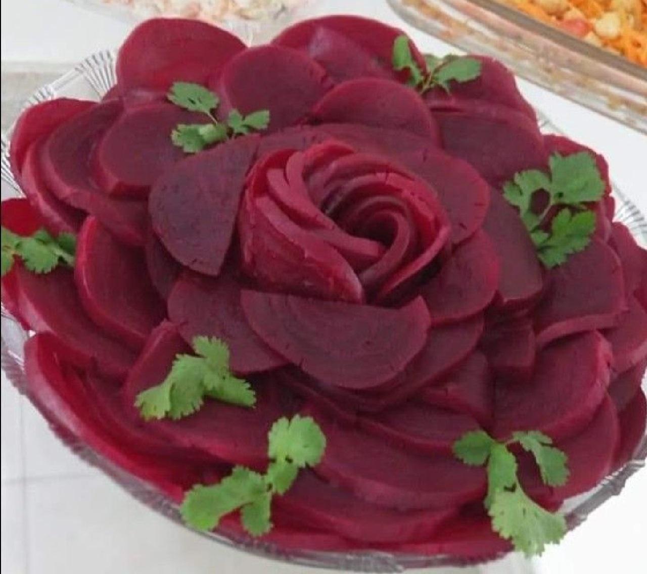 تزیین لبو یلدایی به شکل گل ساده