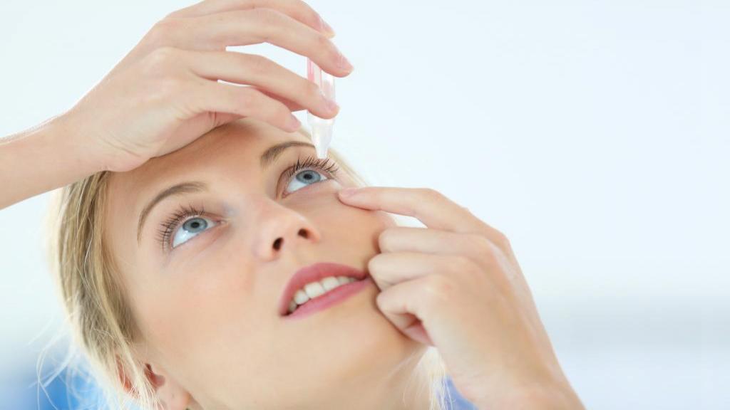 علل و درمان پرش و پلک زدن زیاد چشم چیست؟