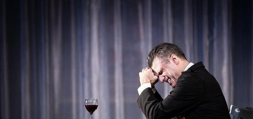 عکس شهرام حقیقت دوست در تئاتر