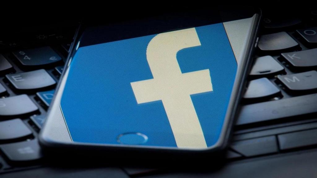 دانلود فیسبوک؛ دانلود جدیدترین نسخه فیس بوک برای اندروید، ایفون و ویندوز