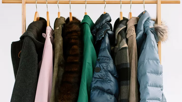 نحوه شستن و نگهداری انواع لباس زمستانی پشمی، خز دار، چرم و جیر