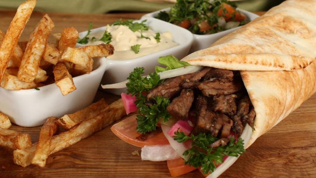 طرز تهیه شاورما گوشت خانگی ترکی ساده و خوشمزه با نان پیتا