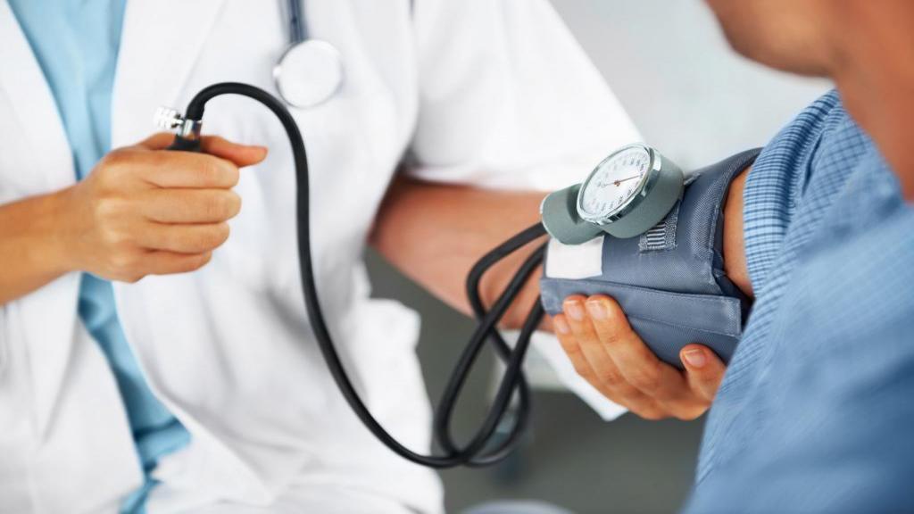 درمان خانگی فشار خون پایین؛ 10 درمان طبیعی و ساده برای درمان فشار خون پایین