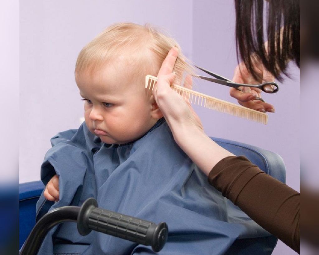 راهکارهایی برای از بین بردن ترس کودک نسبت به آرایشگاه