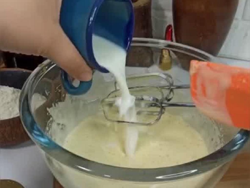 کیک یزدی با بافت نرم به سبک قنادی ها