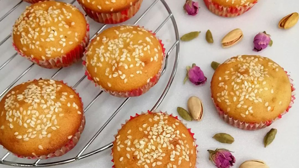 طرز تهیه کیک یزدی اصل خوشمزه خانگی در توستر بدون قالب با شیر