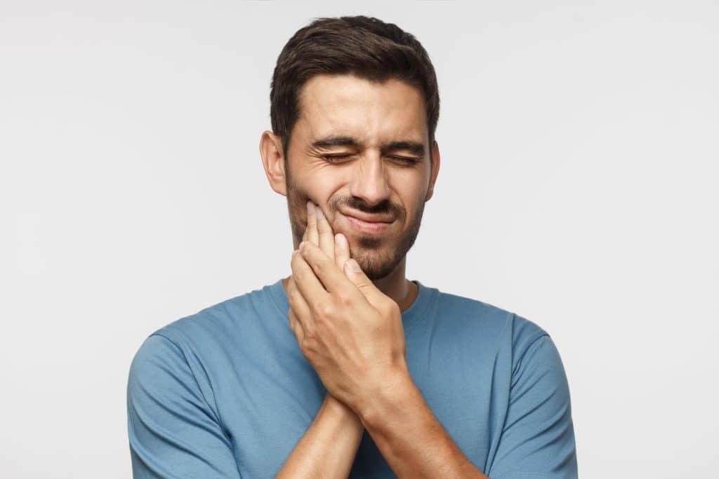 خواص روغن سیر برای درمان دندان درد