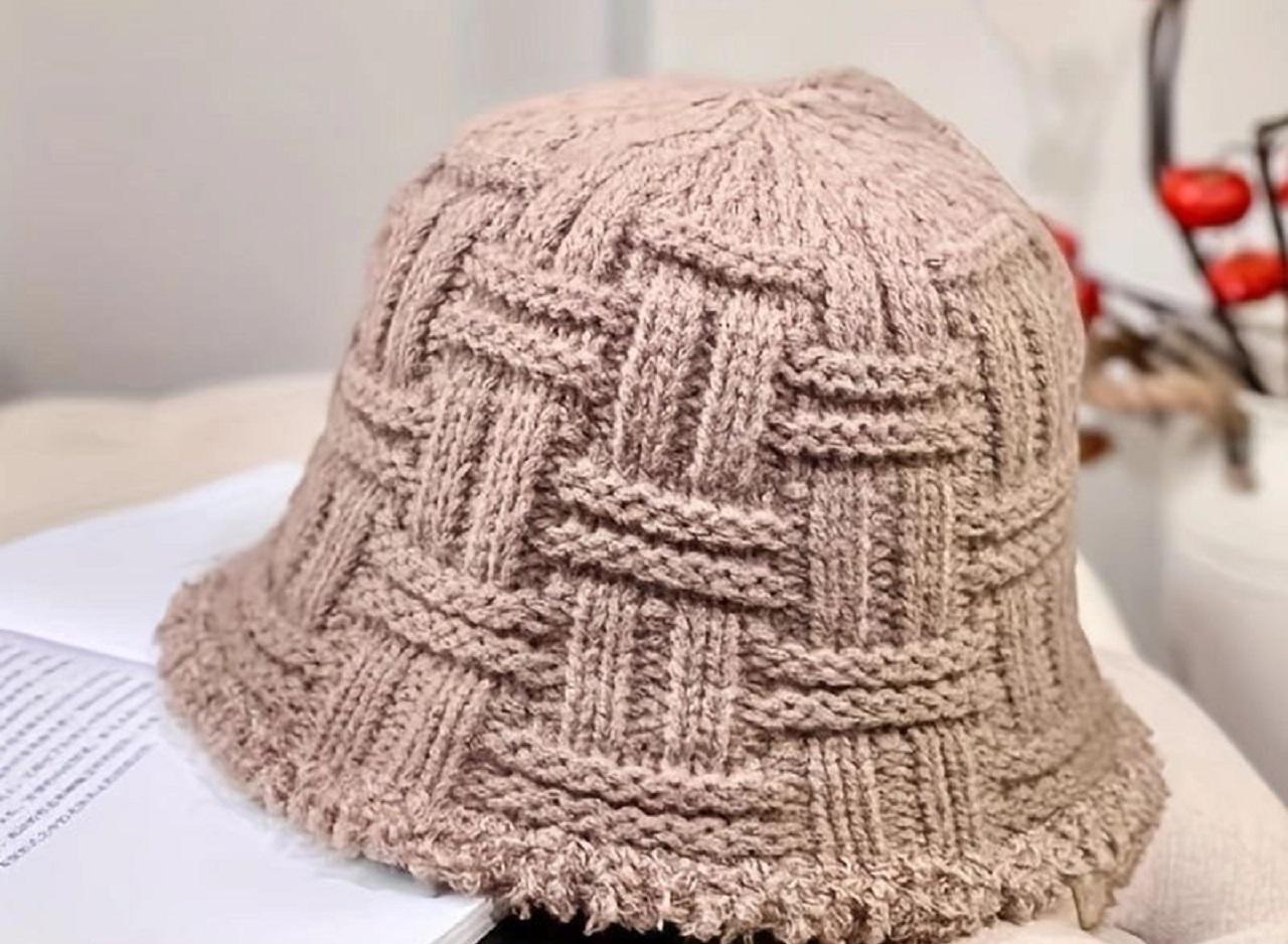 مدل کلاه بافتنی دخترانه ساده و شیک3