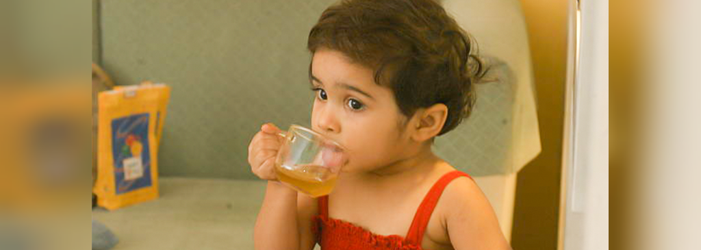 نکاتی برای تهیه یک فنجان چای برای کودکان  