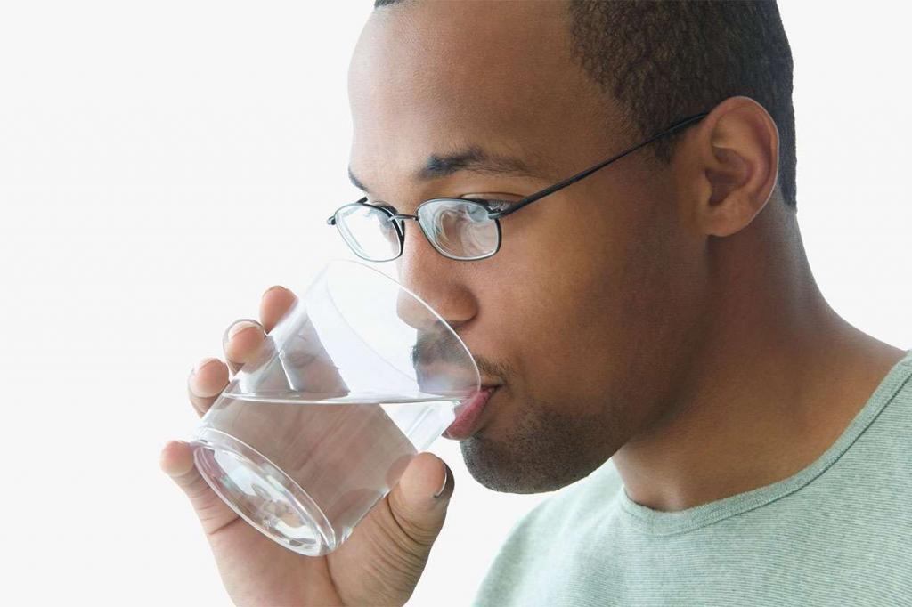 نوشیدن آب قبل از اینکه تشنه شوید از روش های ابتکاری نوشیدن اب کافی