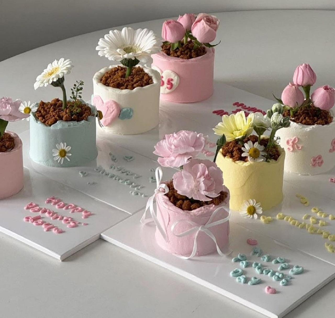 مدل مینی کیک روز مادر تک نفره طرح گلدان