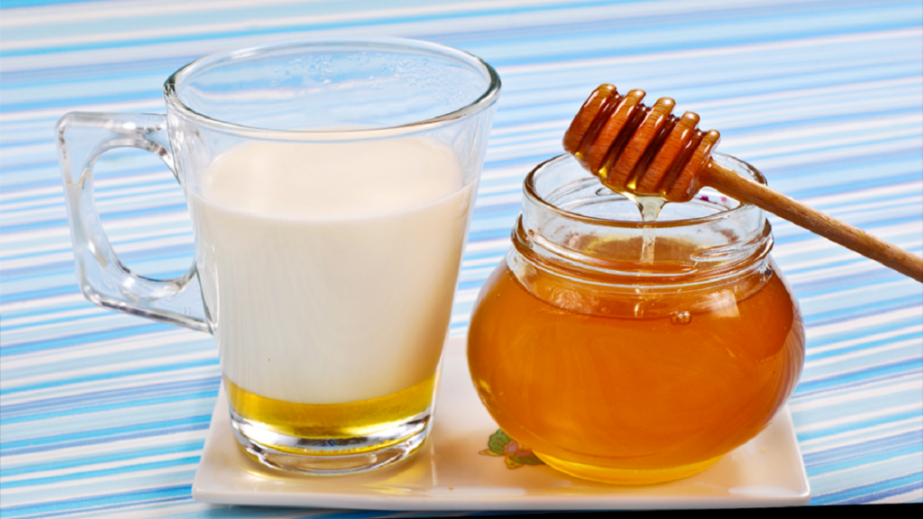 خواص ترکیب شیر و عسل برای سلامتی + مضرات مصرف بیش از حد آن