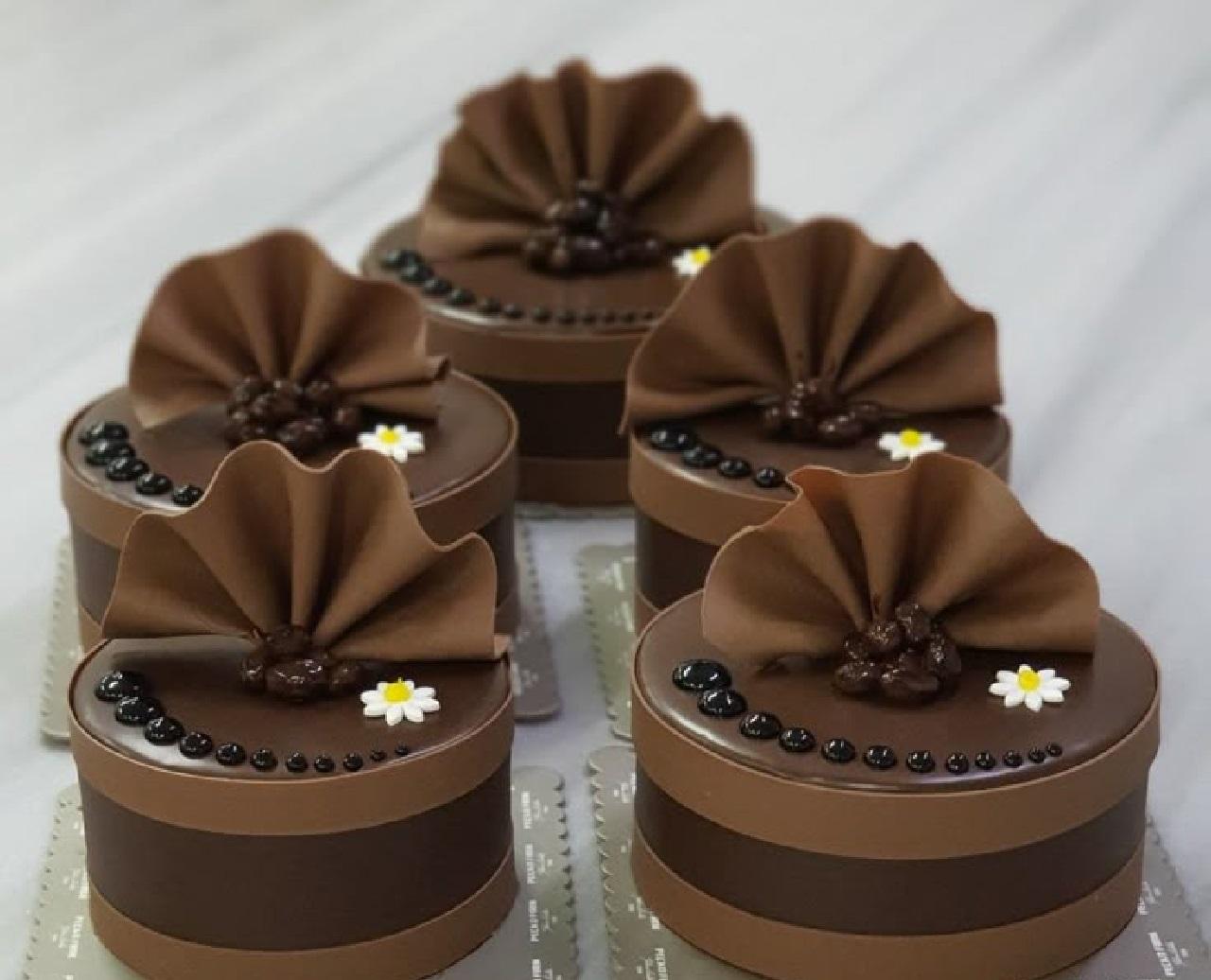 مدل مینی کیک روز مادر تک نفره لاکچری شکلاتی