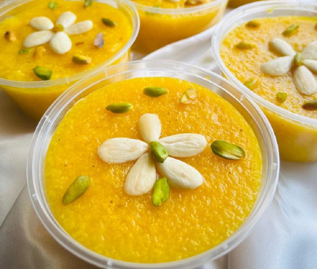 مدل تزیین شله زرد با خلال بادام و پسته 11