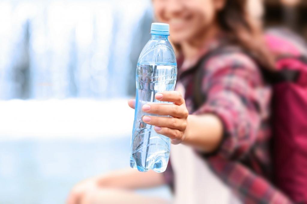 درمان خانگی برای پیشگیری از اسهال مسافرتی: آب معدنی بنوشید