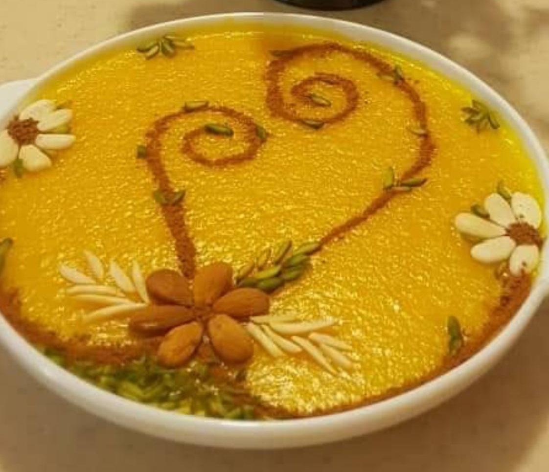 مدل تزیین شله زرد با خلال بادام و پسته 4