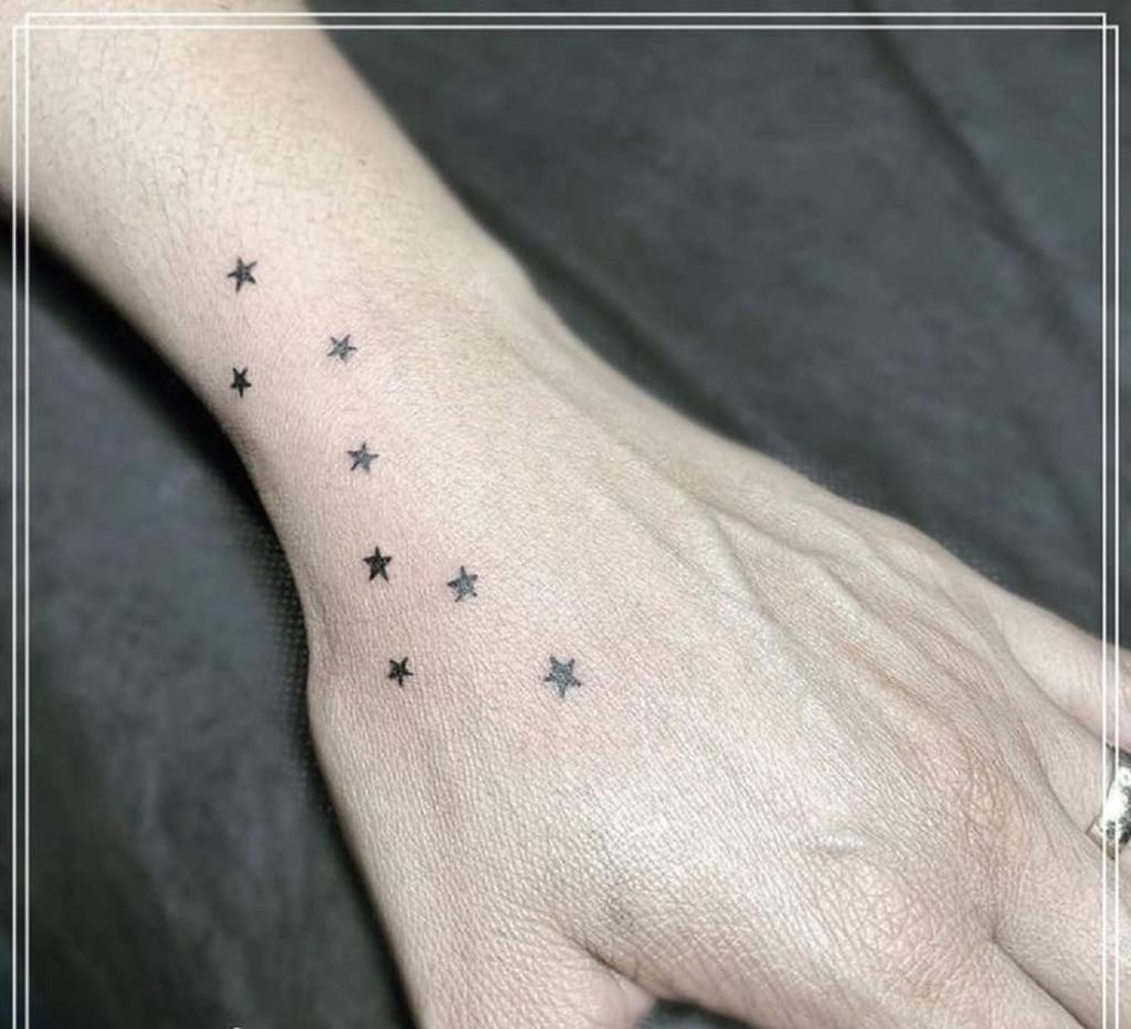 طرح تاتو ستاره روی دست 2