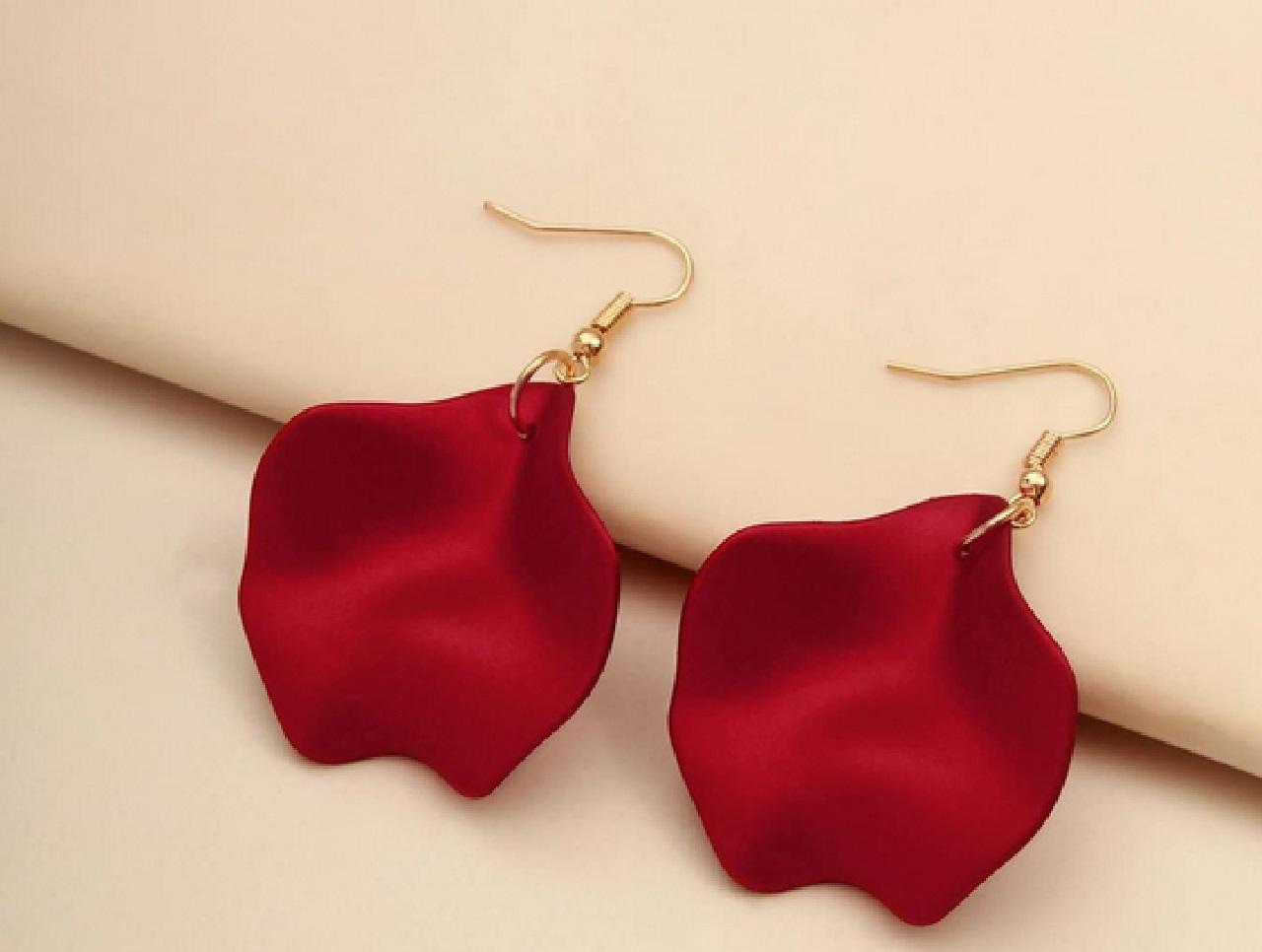 اکسسوریهای مینیمال یلدایی برای استایل ساده و روزمره