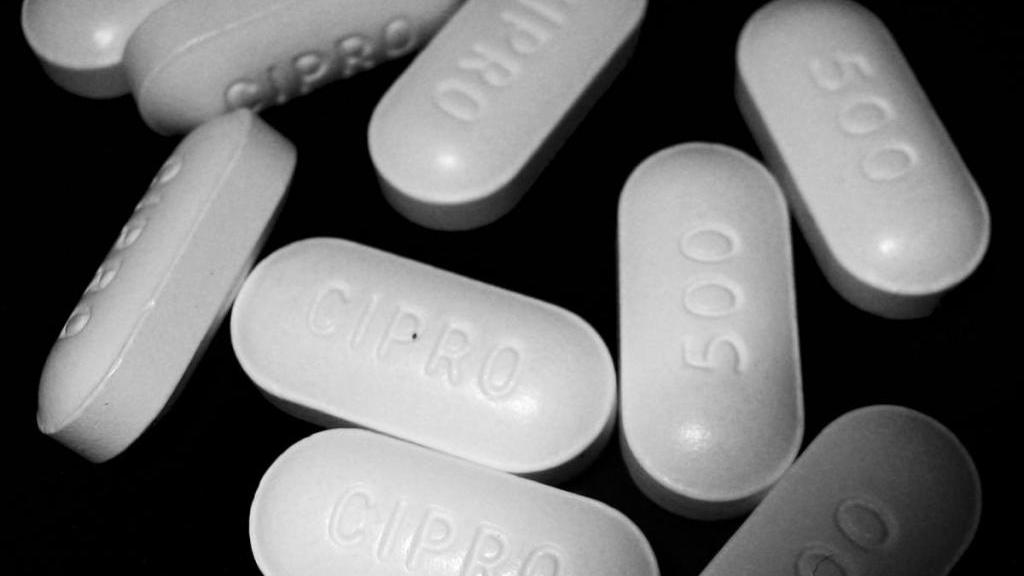 سیپروفلوکساسین برای چیست ؛ نحوه مصرف و عوارض (ciprofloxacin)