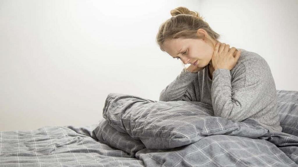 علت بدن درد و کوفتگی صبحگاهی بعد از خواب و درمان خشکی مفاصل