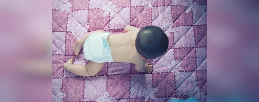 نظر مادران و متخصصان در مورد سن شروع چهار دست و پا رفتن کودک