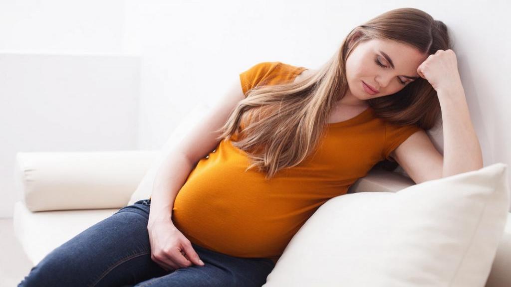 درمان خانگی سردرد در بارداری بدون قرص با داروهای گیاهی و علت آن