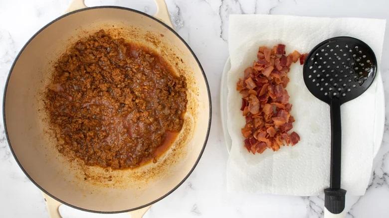 طرز تهیه گام‌به‌گام چیلی پیتزا