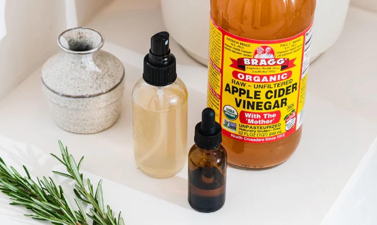 از بین بردن قرمزی مو با سرکه سیب