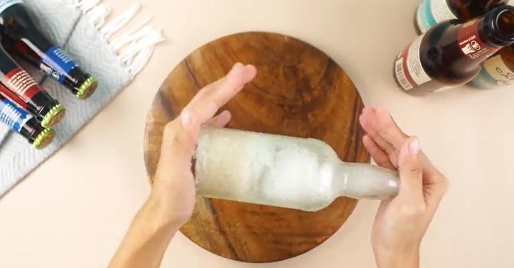 نحوه تمیز کردن بطری شیشه ای 8