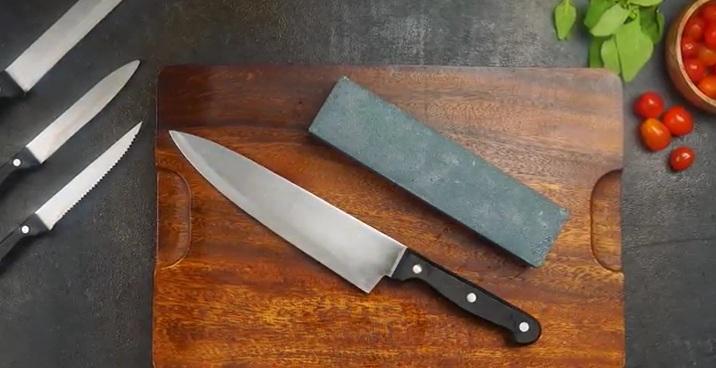 نحوه تیز کردن چاقو با سنگ تیزکن 14