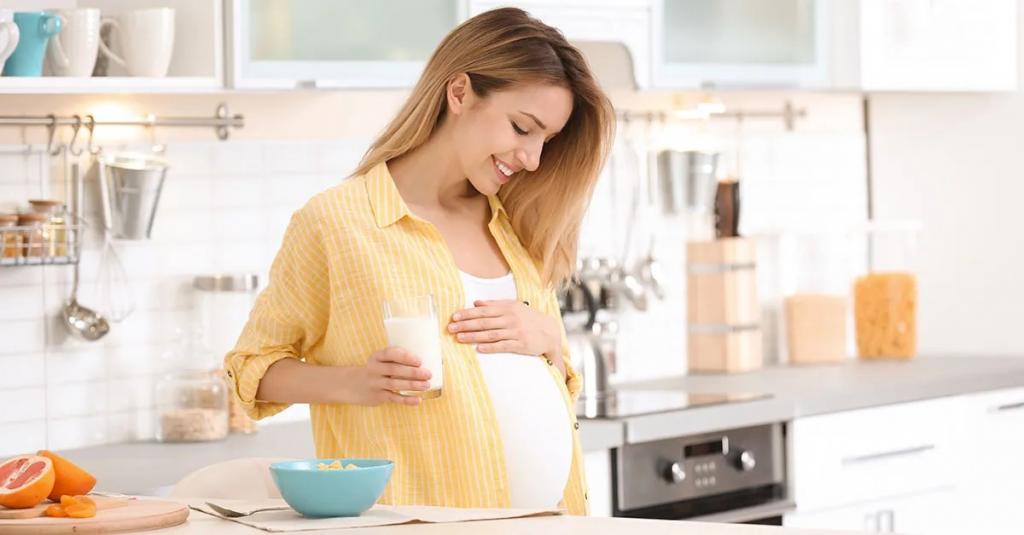 در هفته نهم بارداری چی بخوریم:مصرف شیر