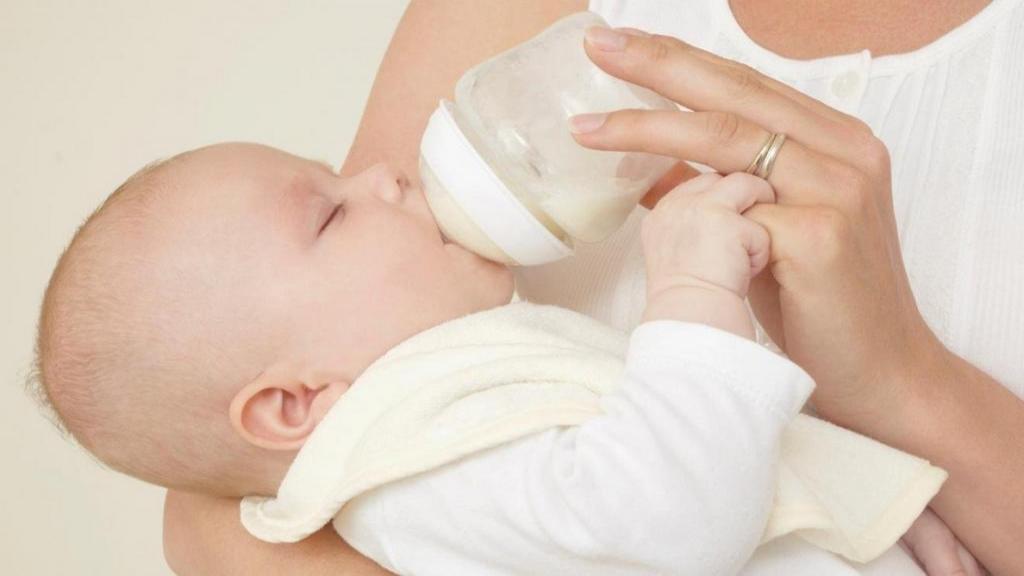 دلایل فاسد شدن شیر مادر و راه جلوگیری از خراب شدن آن