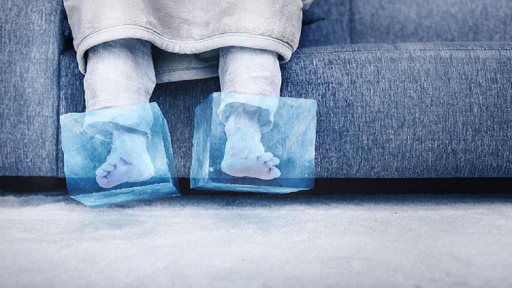 سردی پا نشانه چیست ؛ علت و درمان سرد شدن پاها