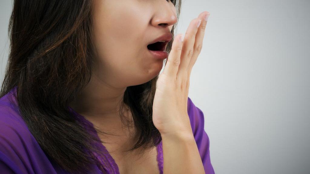 علل بروز طعم فلز در دهان در دوران بارداری و روش های برطرف کردن و جلوگیری از آن