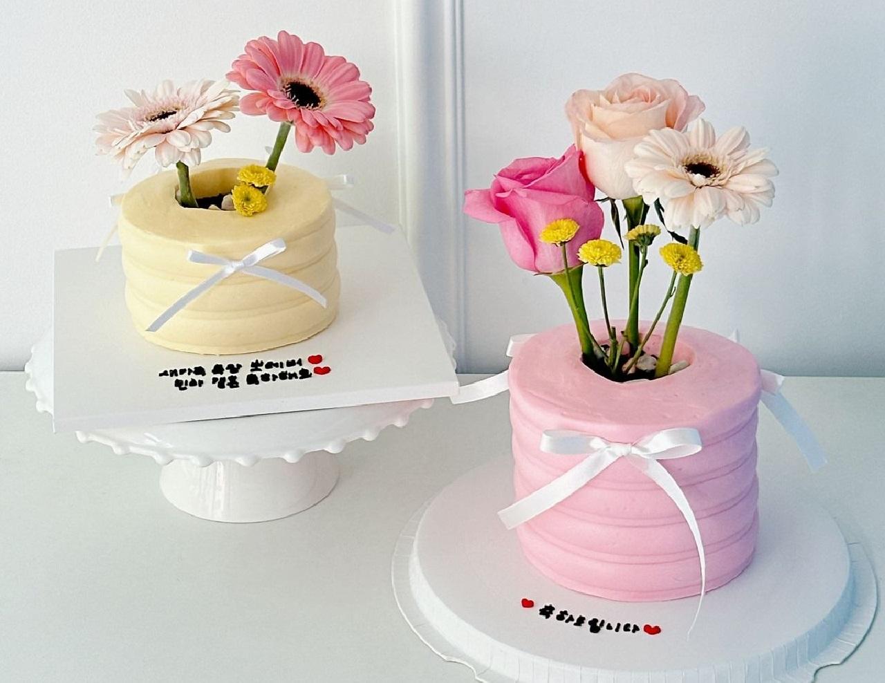مدل مینی کیک روز مادر شخصی سازی شده به شکل گلدان