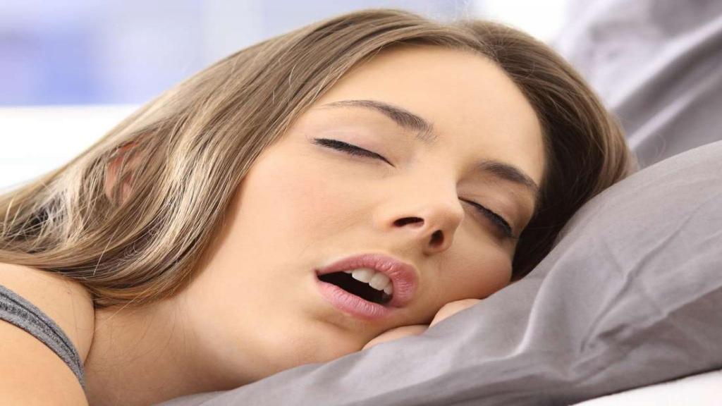 علل خارج شدن بزاق و آب دهان هنگام خواب و راه های درمان و متوقف کردن آن
