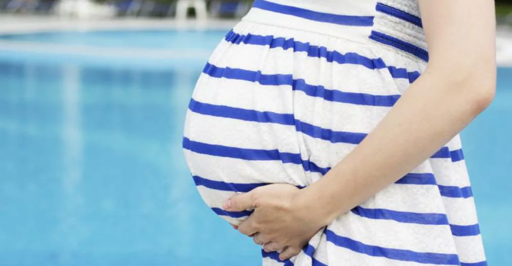 شنا در استخر در بارداری 