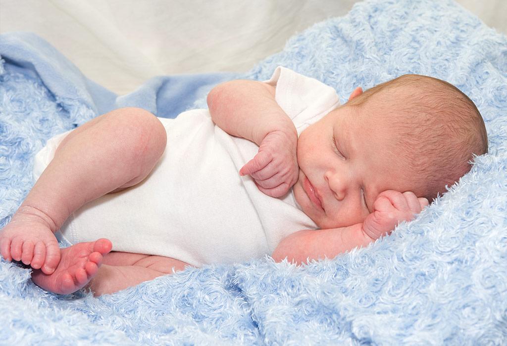طرز صحیح خوابیدن نوزاد چیست؟