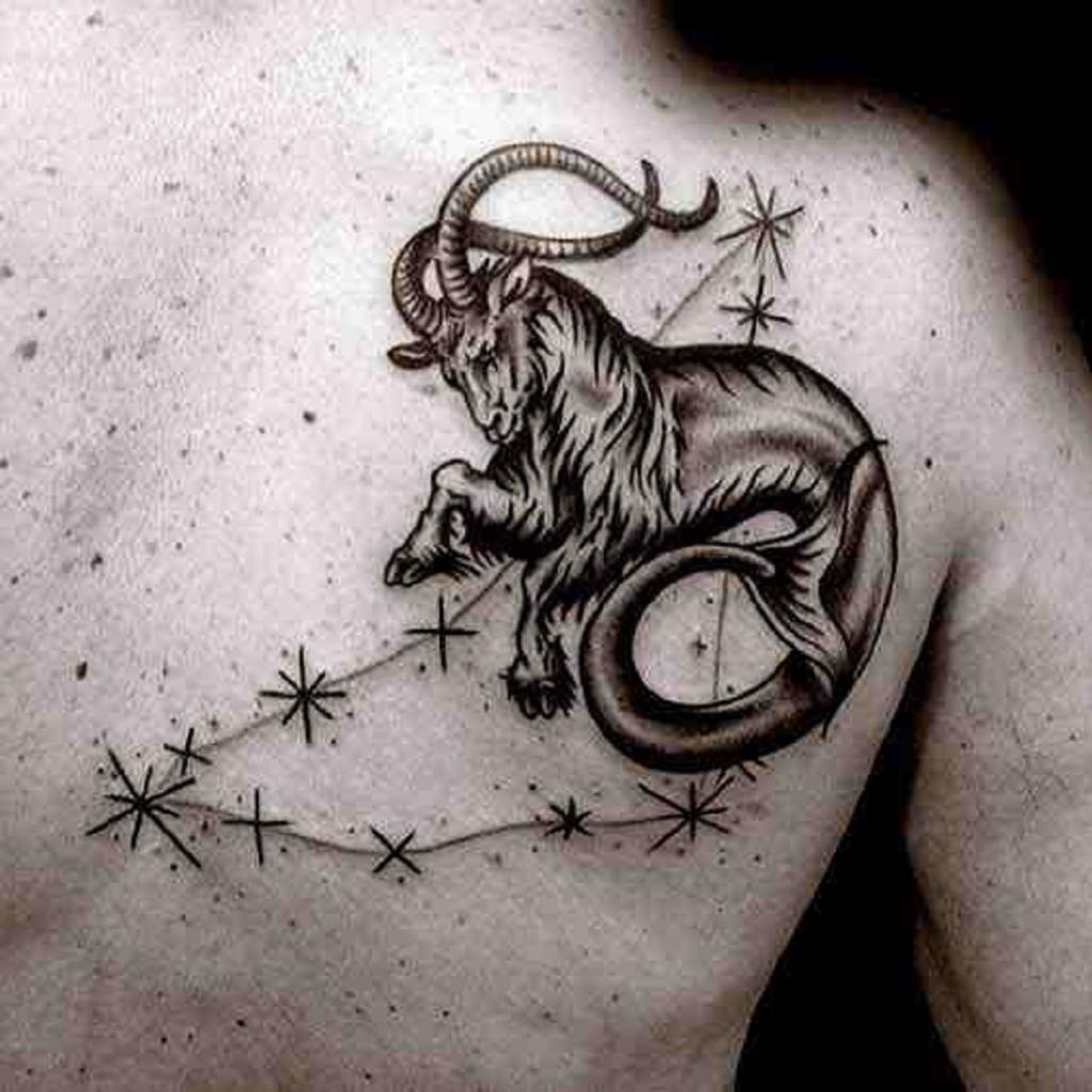 Тату зодиаков. Capricorn Tattoo Козерог. Тату знак зодиака Козерог Созвездие. Татуировка козерога для мужчин. Эскизы татуировок Козерог для мужчин.